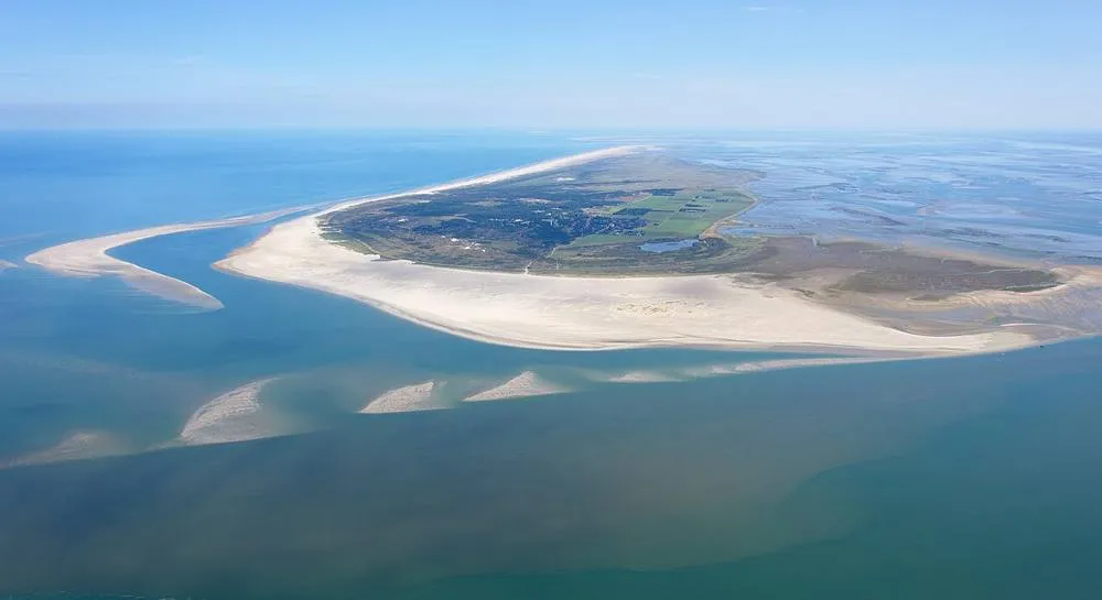 Schiermonnikoog: Aerial image of Schiermonnikoog (view from the southwest)
